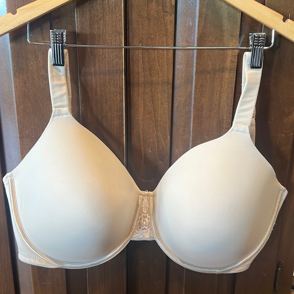 Vanity Fair BEAUTY BACK
Full Figure Underwire Smoothing Bra
76380